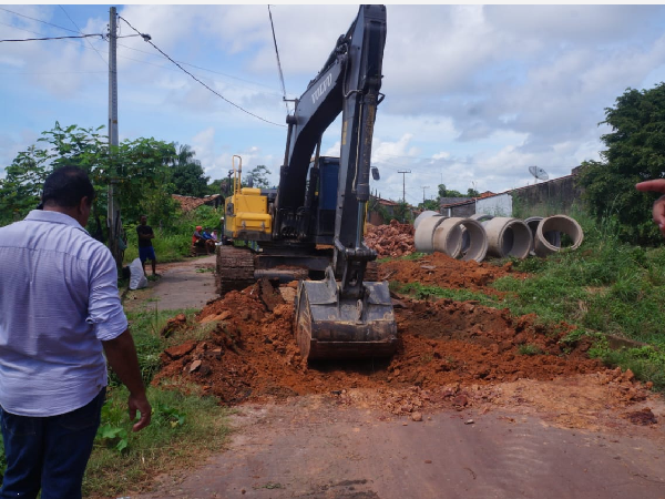 Prefeitura de Trizidela do Vale renova drenagem com substituição de manilhas na Rua Soraia