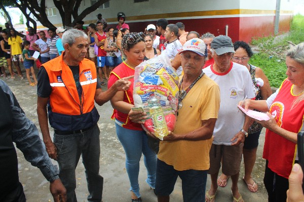 DEFESA CIVIL MUNICIPAL E ASSISTÊNCIA SOCIAL REALIZAM ENTREGA DE CESTAS BÁSICAS, KIT