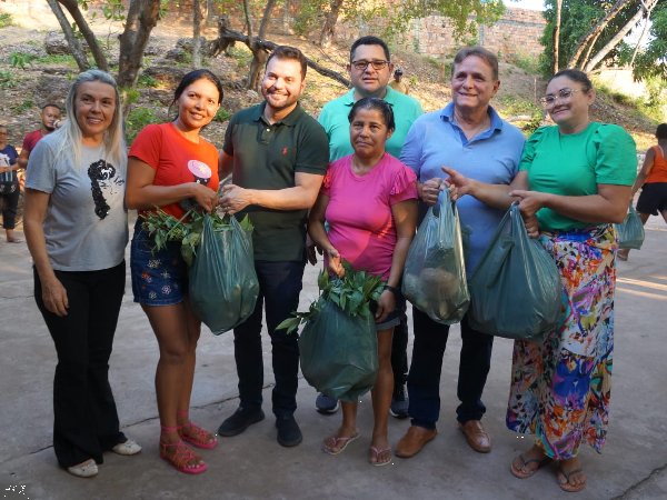 Prefeito Deibson participa da entrega de cestas verdes às famílias em situação de insegurança alimentar em Trizidela