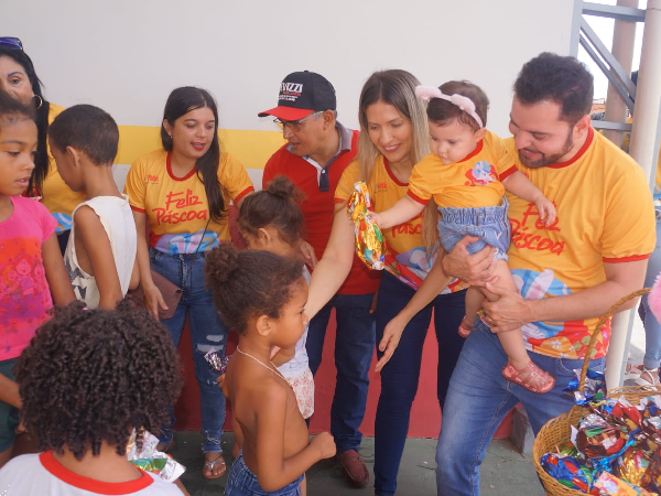 Pelo quarto ano consecutivo, prefeito Deibson Balé distribui ovos de Páscoa e faz alegria da criançada